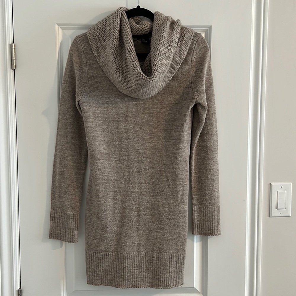 H&M beige turtleneck tunic size small